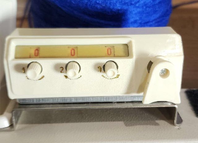 Removeable knitting amchine Row Counter